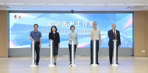 汇巨福配资 五老报告团成立20年！老讲师们又带来了新故事