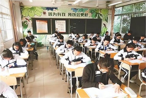 申宝配资 深圳多区中小学期末考试紧急延迟，家长炸锅：到底是谁投诉的？