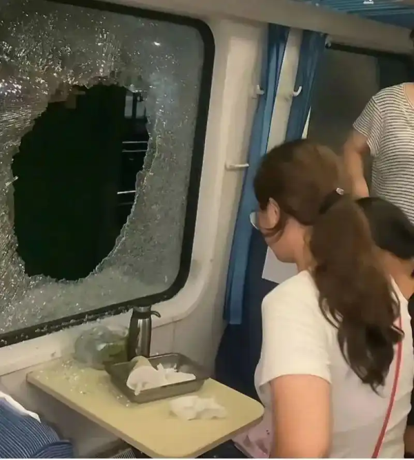 常盈股票 乘客安全是能否砸窗的标准